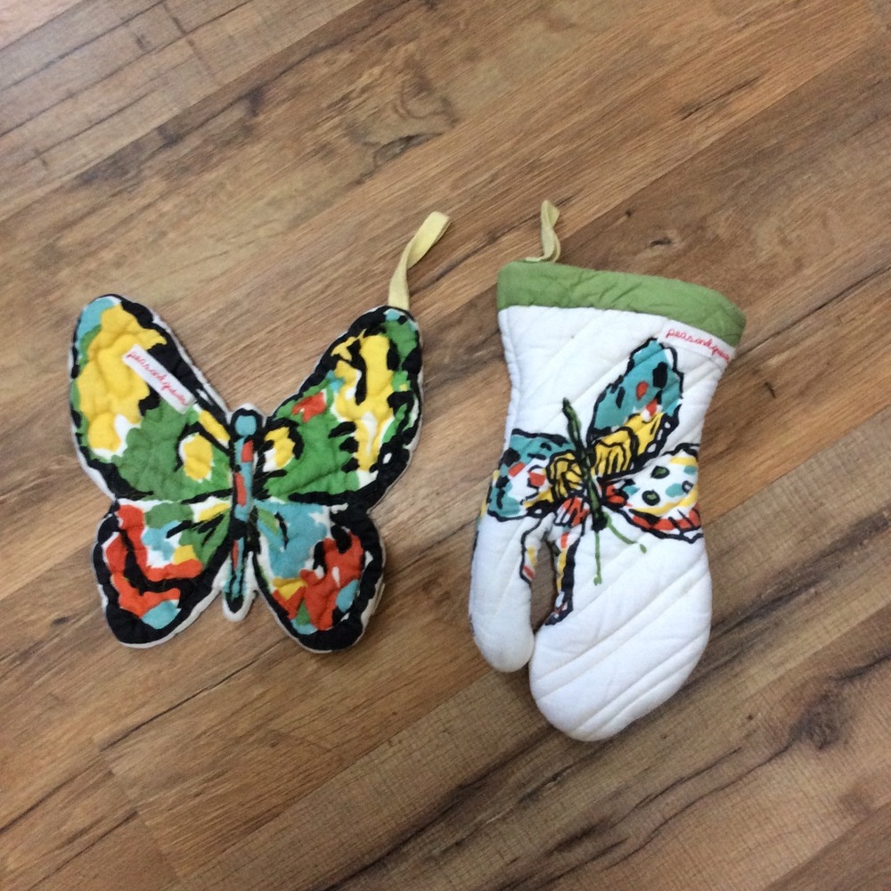 Anthropologie Pot holder and Oven Mitt Set
